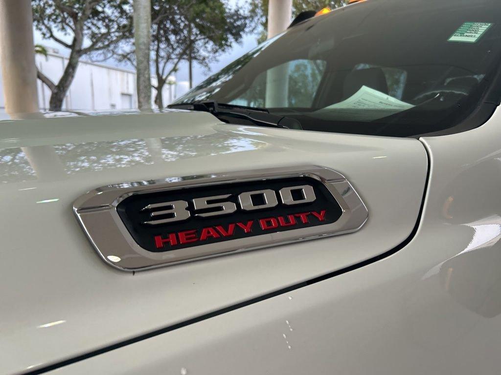 Ram 3500 Tradesman - Thumbnail 15