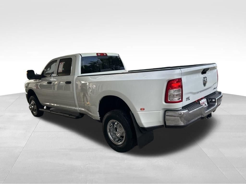 Ram 3500 Tradesman - Thumbnail 4
