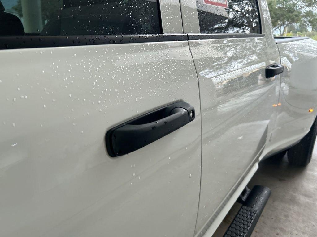 Ram 3500 Tradesman - Thumbnail 18