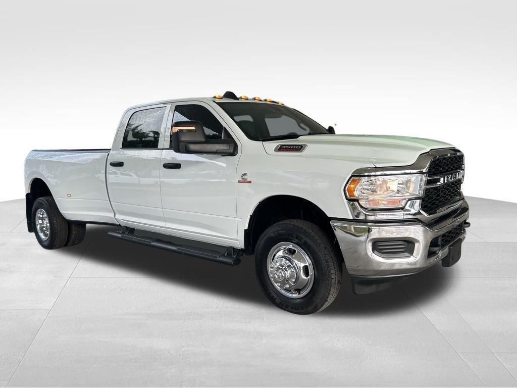 Ram 3500 Tradesman - Thumbnail 2