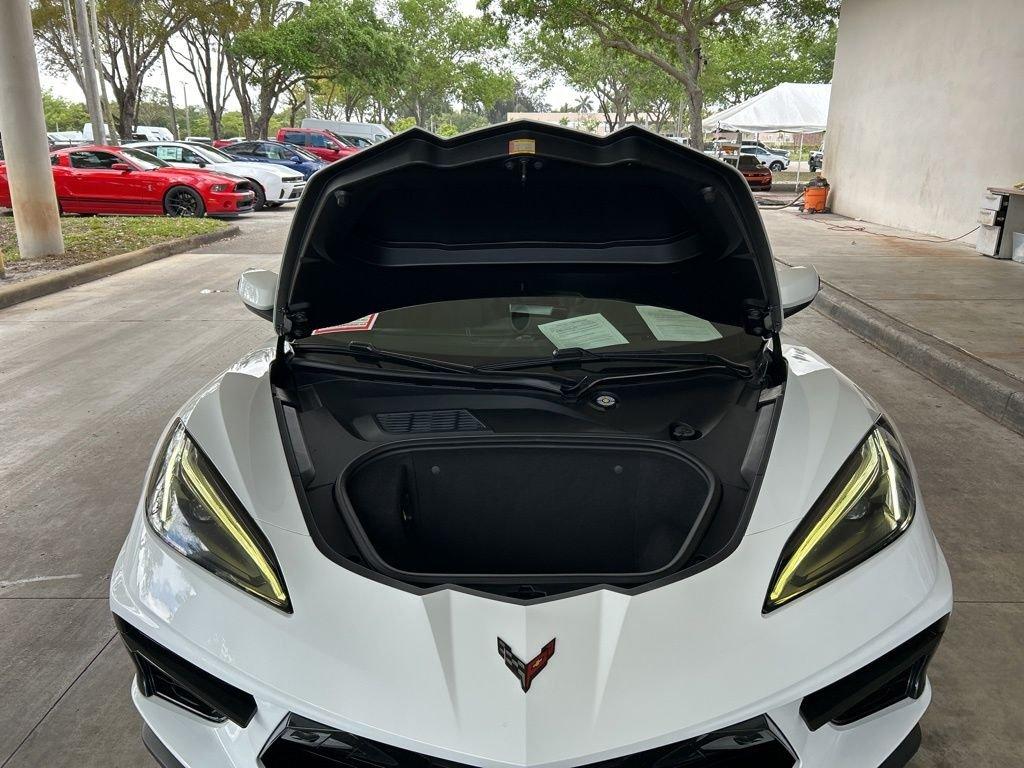 Chevrolet Corvette Stingray - Thumbnail 11