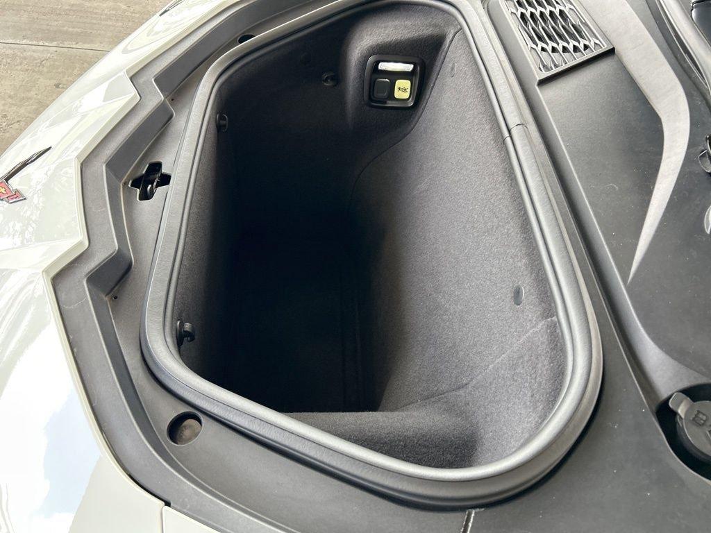 Chevrolet Corvette Stingray - Thumbnail 12