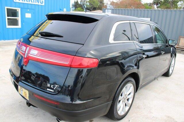 Lincoln MKT - Thumbnail 4