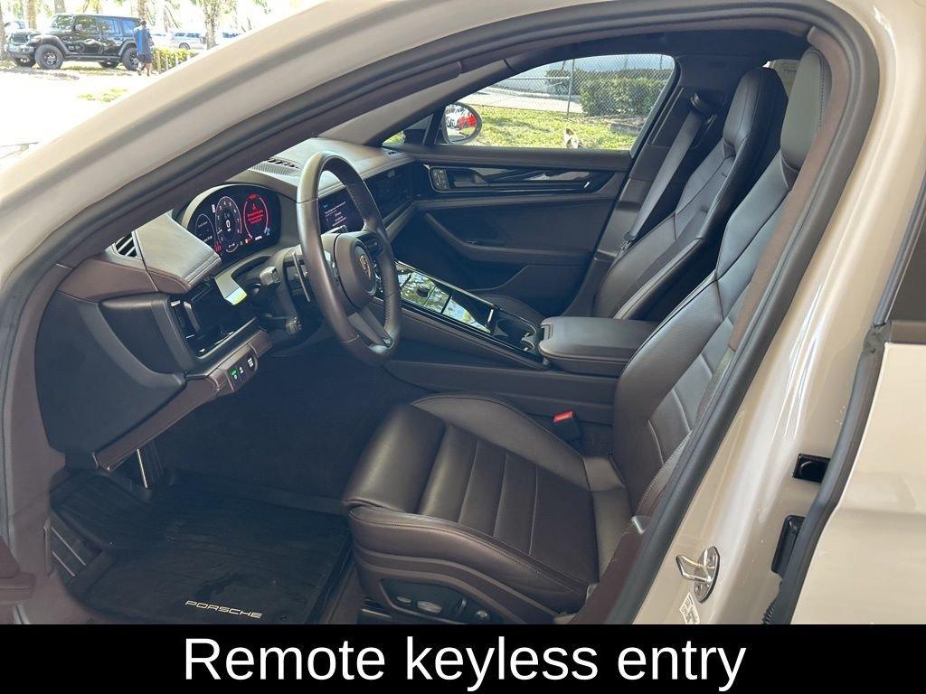 Porsche Panamera 4 - Thumbnail 5