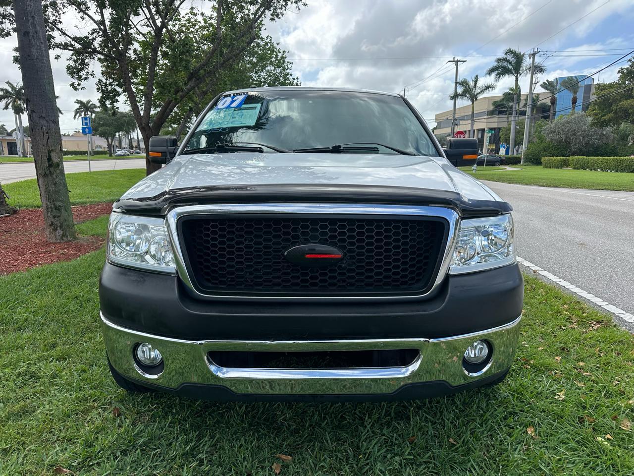 Ford F-1502Wd Supercrew 139" Lariat - Thumbnail 3