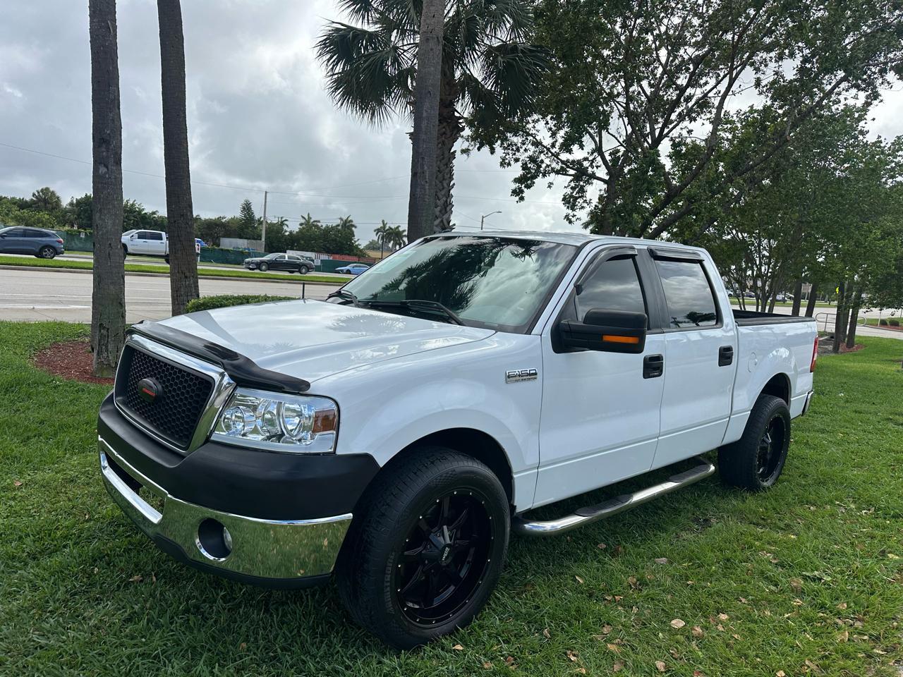 Ford F-1502Wd Supercrew 139" Lariat - Thumbnail 2