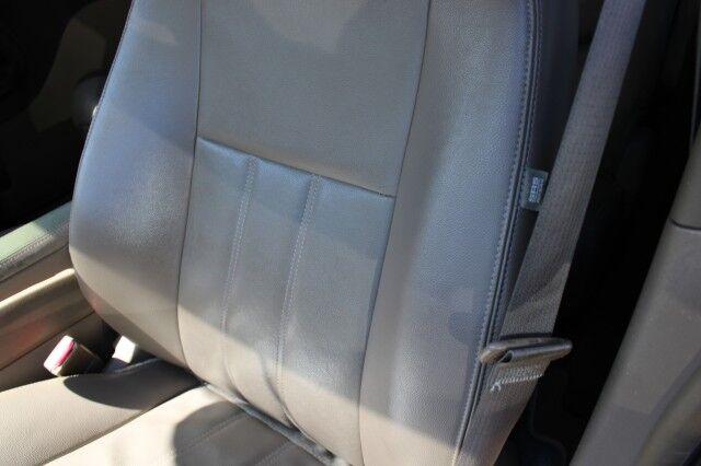 Chrysler Town & Country - Thumbnail 12