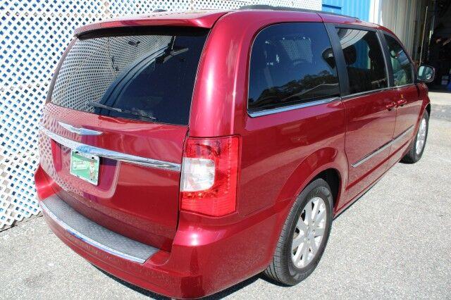 Chrysler Town & Country - Thumbnail 8