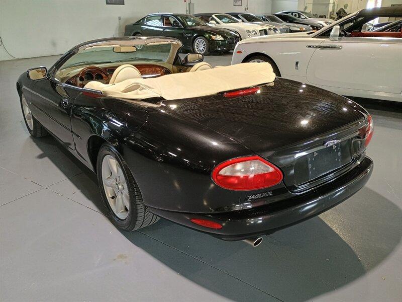 Jaguar XK8 - Thumbnail 3