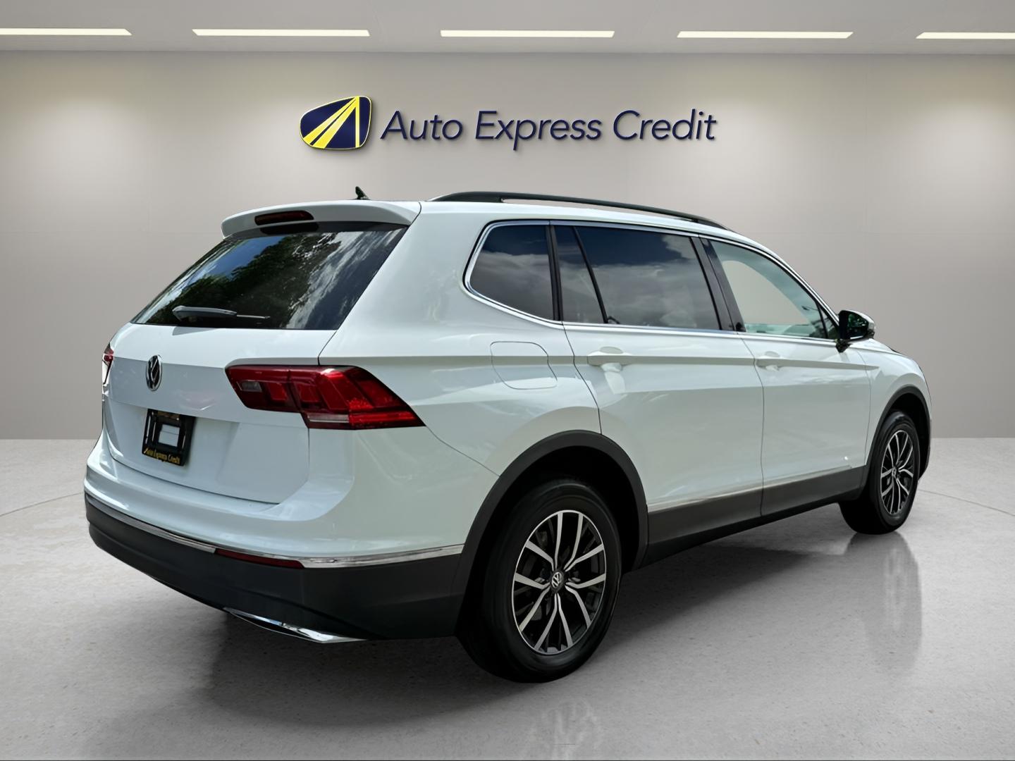 Volkswagen Tiguan 2.0T Se | 2.0T Sel | 2.0T Se R-Line Black - Thumbnail 5