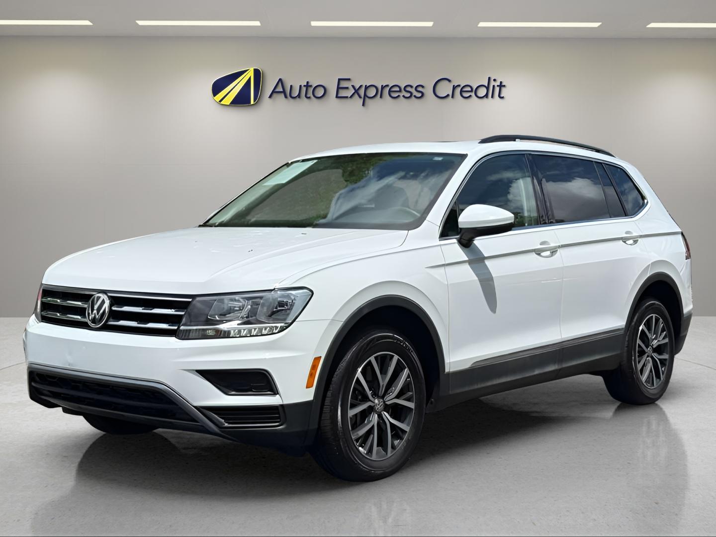 Volkswagen Tiguan 2.0T Se | 2.0T Sel | 2.0T Se R-Line Black - View 1