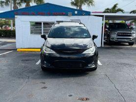 Chrysler Pacifica - Thumbnail 3