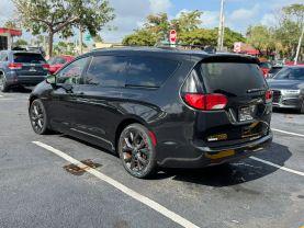 Chrysler Pacifica - Thumbnail 5