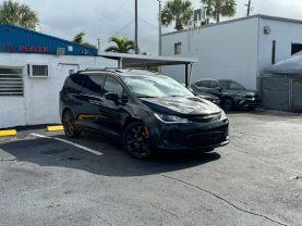 Chrysler Pacifica - Thumbnail 4