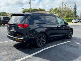 Chrysler Pacifica - Thumbnail 7