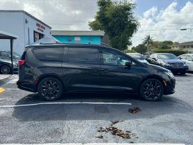 Chrysler Pacifica - Thumbnail 8