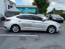 Hyundai Elantra - Thumbnail 8