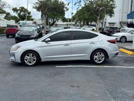 Hyundai Elantra - Thumbnail 9