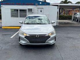 Hyundai Elantra - Thumbnail 3