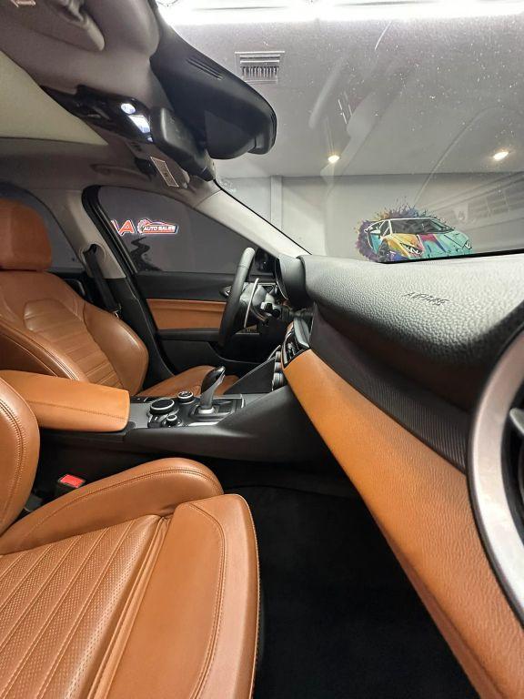 Alfa Romeo Giulia - Thumbnail 2