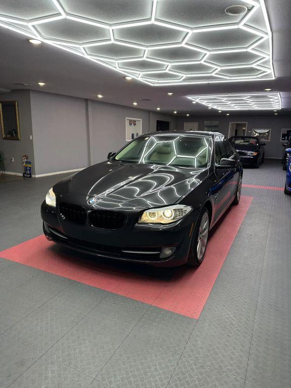 Bmw 5 Series - Thumbnail 8