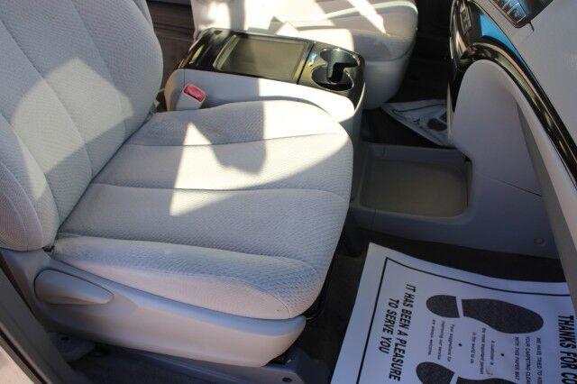 Toyota Sienna - Thumbnail 13