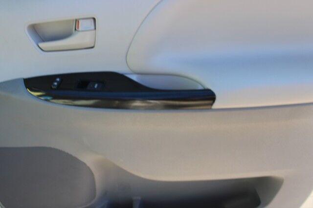 Toyota Sienna - Thumbnail 14