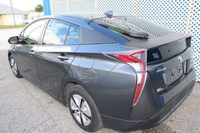 Toyota Prius - Thumbnail 5