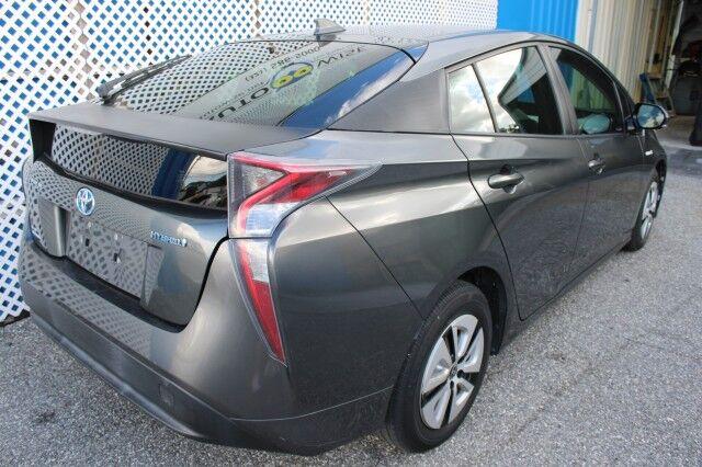 Toyota Prius - Thumbnail 3
