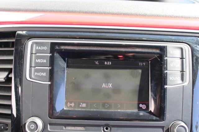 Volkswagen Beetle 2.0T Convertible - Thumbnail 15