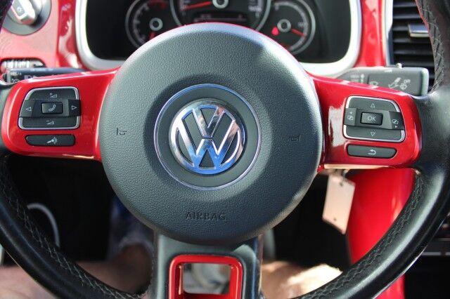 Volkswagen Beetle 2.0T Convertible - Thumbnail 11