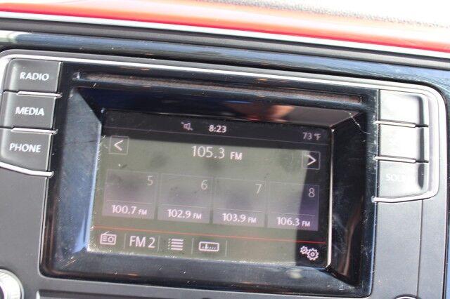 Volkswagen Beetle 2.0T Convertible - Thumbnail 16