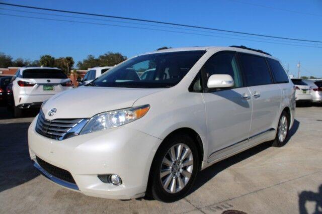 Toyota Sienna - Thumbnail 3