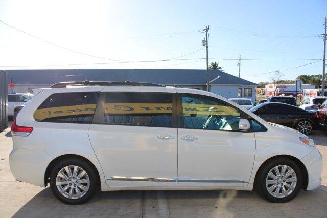 Toyota Sienna - Thumbnail 19