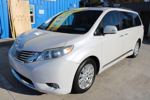 Toyota Sienna - Thumbnail 2