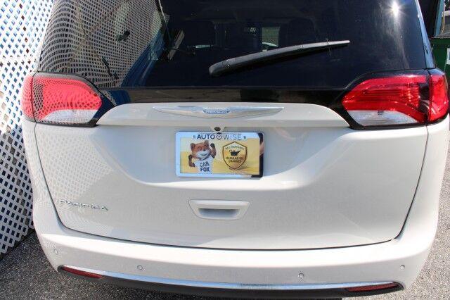 Chrysler Pacifica - Thumbnail 8