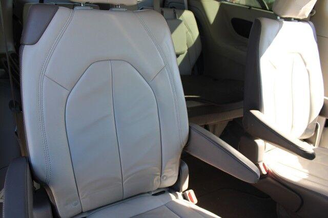 Chrysler Pacifica - Thumbnail 15