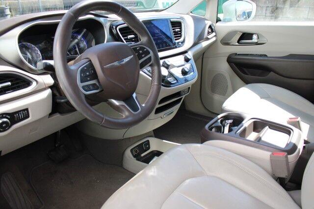 Chrysler Pacifica - Thumbnail 10