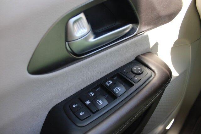 Chrysler Pacifica - Thumbnail 19