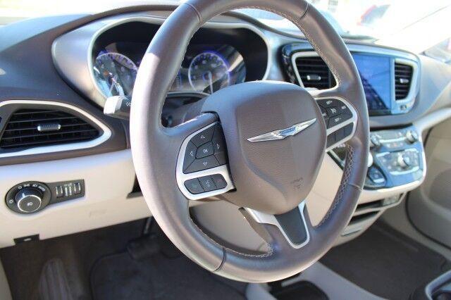 Chrysler Pacifica - Thumbnail 11