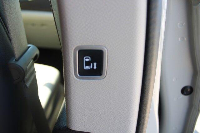 Chrysler Pacifica - Thumbnail 12