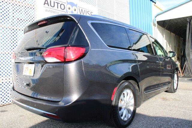 Chrysler Pacifica - Thumbnail 4