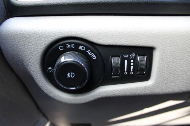 Chrysler Pacifica - Thumbnail 18