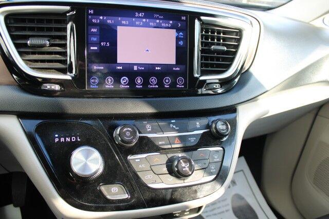 Chrysler Pacifica - Thumbnail 11