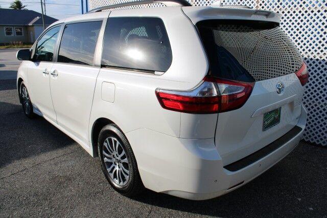 Toyota Sienna - Thumbnail 5