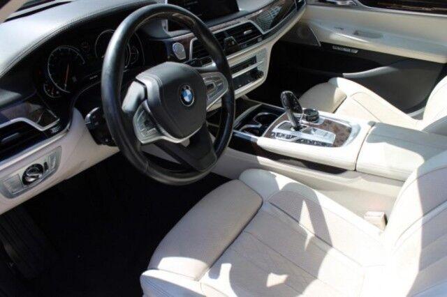 BMW 750i - Thumbnail 13