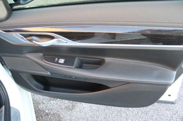 BMW 750i - Thumbnail 14