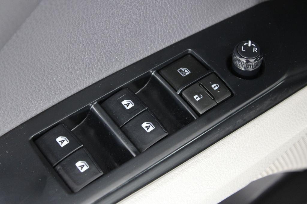 Toyota Camry L - Thumbnail 20