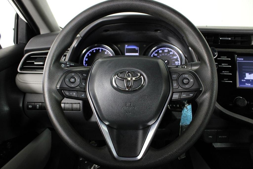 Toyota Camry L - Thumbnail 9