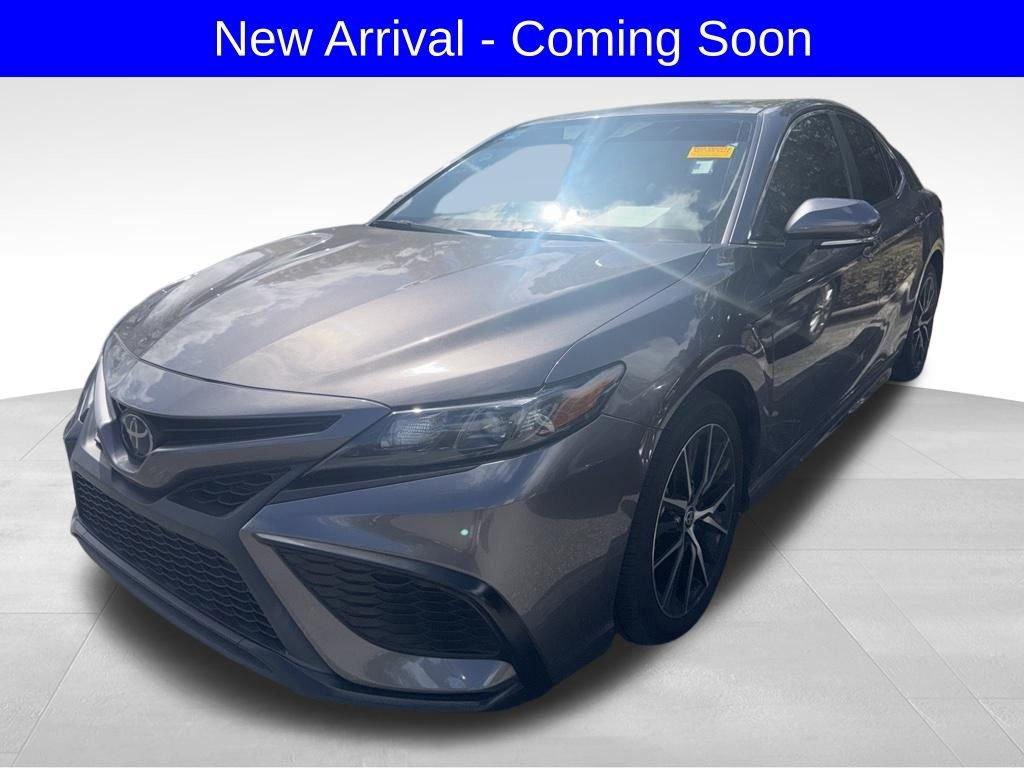 Toyota Camry Se - Thumbnail 2